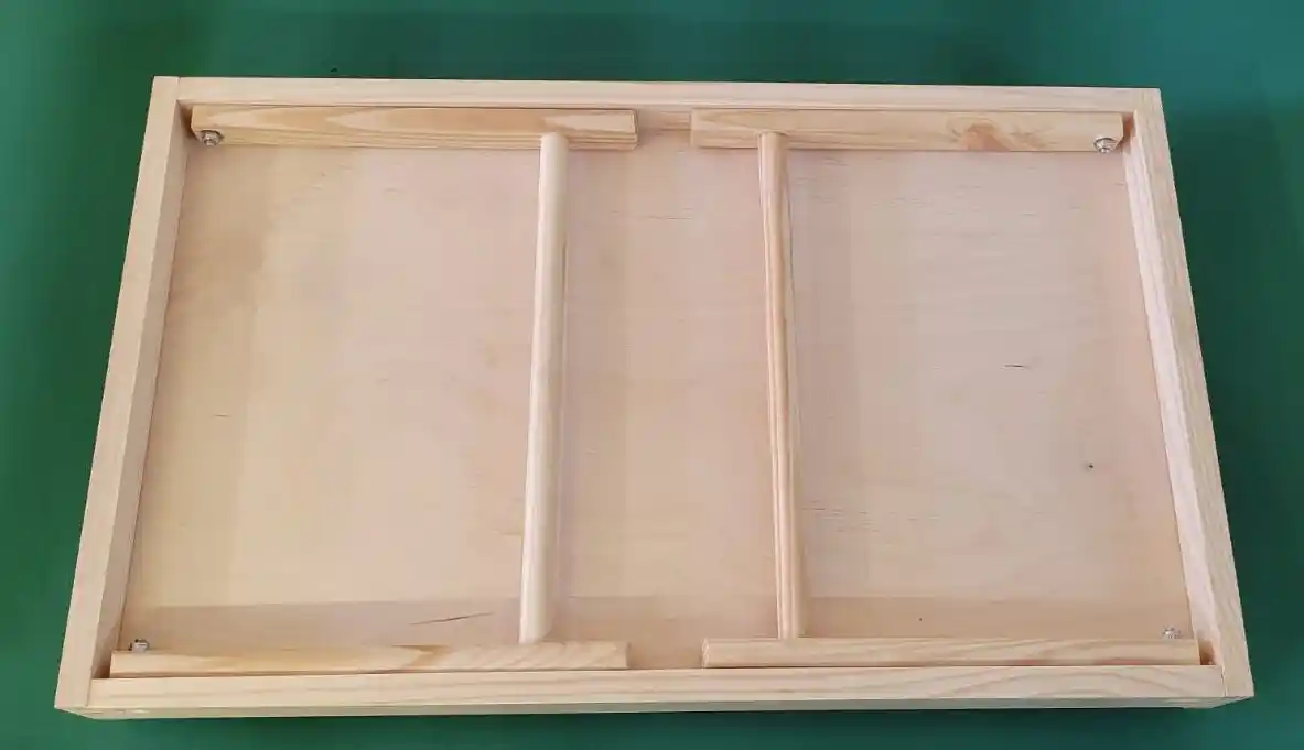 PIKUSA — caja para llaves clara, abierta, con ganchos
