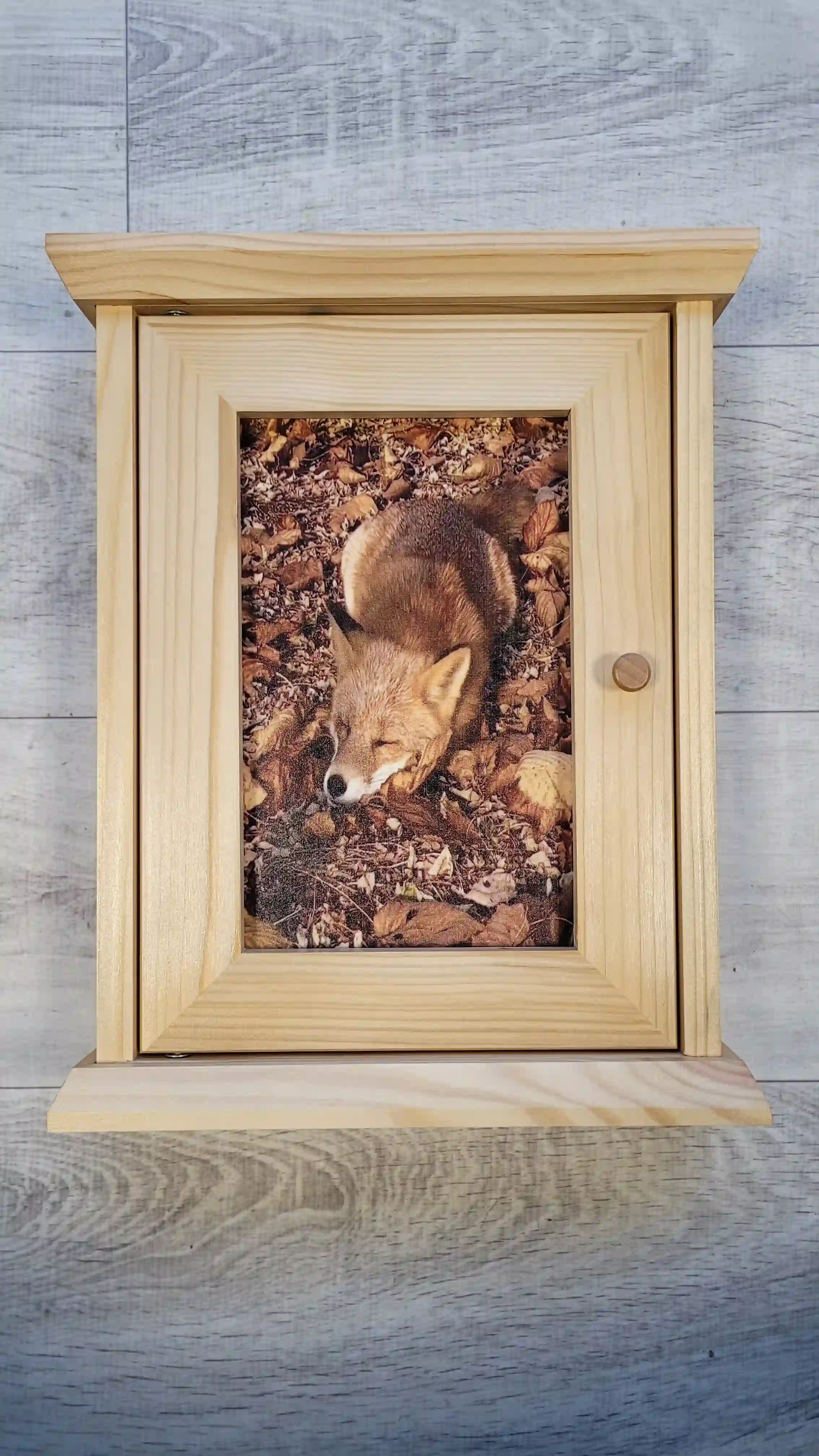 PIKUSA — caja para llaves de madera clara, motivo de zorro